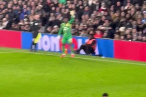 當年的球迷實拍奧納納”指導(dǎo)“B費踢任意球