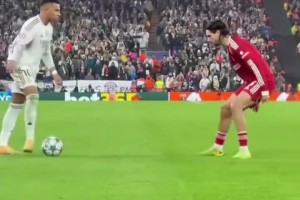 絲毫不落下風(fēng)！場(chǎng)邊視角看索博斯洛伊單防姆巴佩！